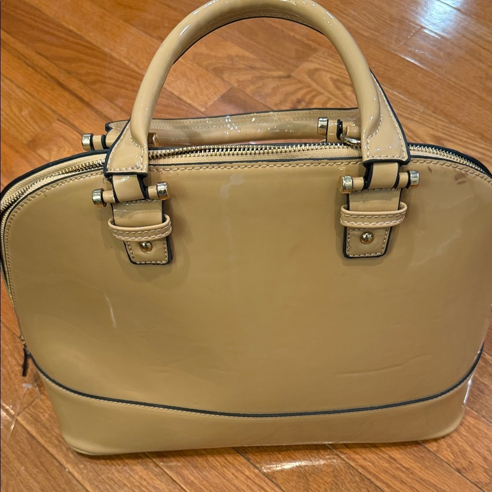 Elegant Tan Patent Leather Handbag ( This Bag Is Huge)